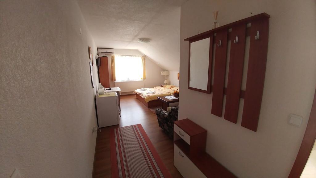 Guest House Mijic Кореница Экстерьер фото